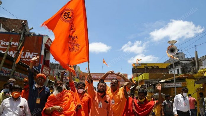 Bajrang Dal threatens karseva to remove Aurangzeb’s tomb